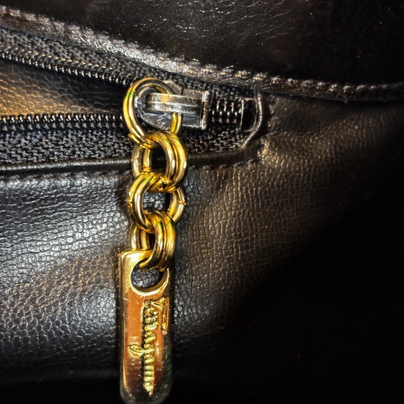 Salvatore Ferragamo EUC vintage suede & leather hobo shoulder bag unique design - Picture 7 of 10